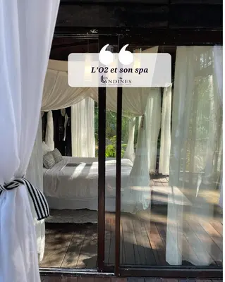 Un ou plusieurs lits dans un hébergement de l'établissement L'O2 et son Spa, cabane de verre et de bois