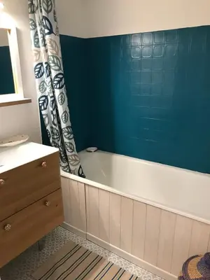 Salle de bains dans l'établissement Grand studio calme vue sur port