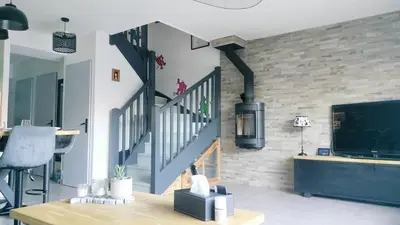 Télévision ou salle de divertissement dans l'établissement Maison