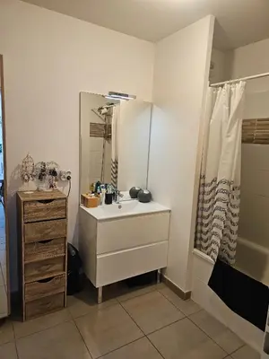 Salle de bains dans l'établissement Appartement entier benesse maremne