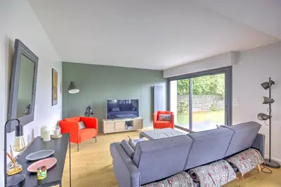 Télévision ou salle de divertissement dans l'établissement Villa Palmyra - Piscine Privée