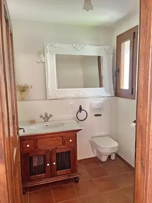Salle de bains dans l'établissement Villa Hau'Oli, 4 chambres, spacieuse, piscine privée, grand jardin fleuri vue golf et 8min à pied de la plage