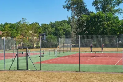 Tennis ou squash au sein de la villa ou à proximité