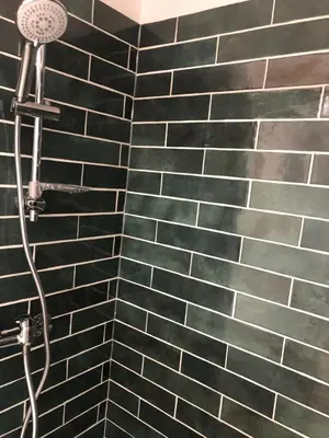 Salle de bains dans l'établissement Cottage refait à neuf en octobre 2025 dans villages vacances Fougeres villages sous les pins pas de draps serviettes dans le logement ménage à vous de le faire obligatoirement