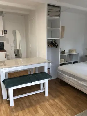 Un ou plusieurs lits dans un hébergement de l'établissement Cottage refait à neuf en octobre 2025 dans villages vacances Fougeres villages sous les pins pas de draps serviettes dans le logement ménage à vous de le faire obligatoirement