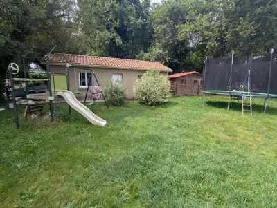 Jardin de l'établissement Détente et calme proche bassin