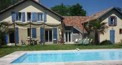 Piscine de l'établissement Studio - La Landaise ou située à proximité