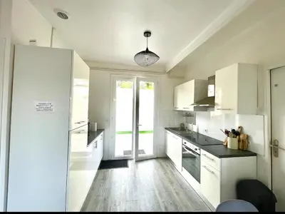Cuisine ou kitchenette dans l'établissement Caporizon - Villa Jan Lou - 3 chambres - Grande terrasse