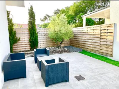 Jardin de l'établissement Caporizon - Villa Jan Lou - 3 chambres - Grande terrasse
