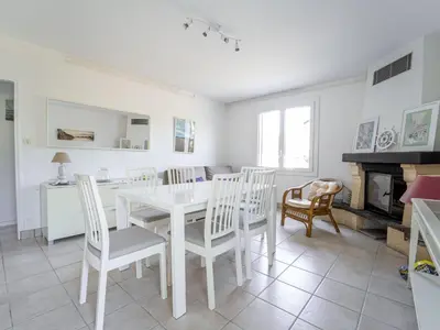 Cuisine ou kitchenette dans l'établissement Appartement calme entre courant et océan, 4 personnes, terrasse - FR-1-50-189