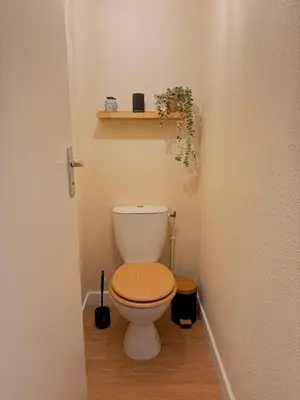 Salle de bains dans l'établissement T2 élégant plus piscine