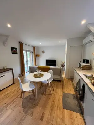 Cuisine ou kitchenette dans l'établissement Hébergement GÎTE Domaine de Pinsol