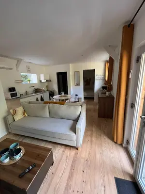 Coin salon dans l'établissement Hébergement GÎTE Domaine de Pinsol