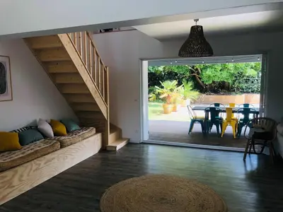 Coin salon dans l'établissement Maison familiale avec piscine proche plage