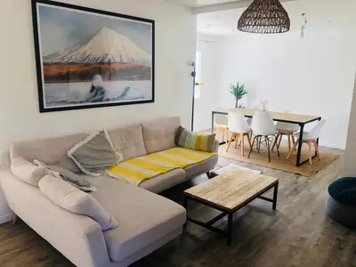 Coin salon dans l'établissement Maison familiale avec piscine proche plage