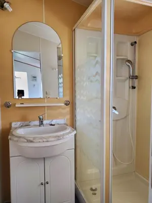 Salle de bains dans l'établissement Mobilhome vue sur la lande