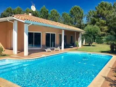 Piscine de l'établissement Villa Temara à Soustons Plage , piscine , Golf, Lac Marin ou située à proximité