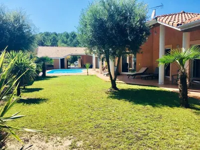 Piscine de l'établissement Villa Temara à Soustons Plage , piscine , Golf, Lac Marin ou située à proximité