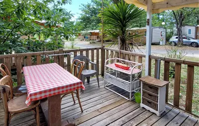 Restaurant ou autre lieu de restauration dans l'établissement Cozy Stacaravan In Saint-Paul-Lès-Dax
