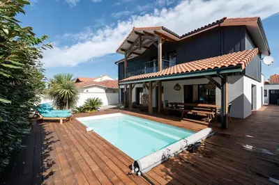 Piscine de l'établissement Villa Douceur d'Océane ou située à proximité