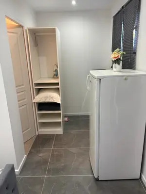 Cuisine ou kitchenette dans l'établissement Studio moderne
