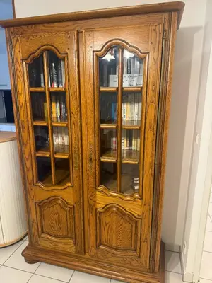Bibliothèque dans l'appartement