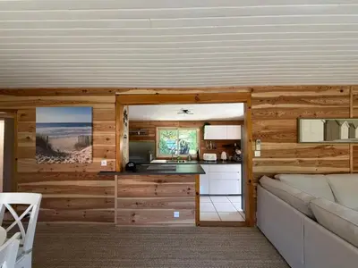 Cuisine ou kitchenette dans l'établissement La Maison de la forêt et son jaccuzy