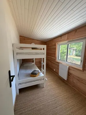 Un ou plusieurs lits dans un hébergement de l'établissement La Maison de la forêt et son jaccuzy