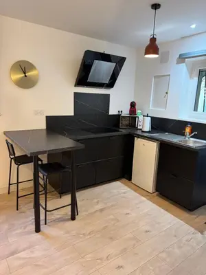 Cuisine ou kitchenette dans l'établissement Studio Éloi Ducom - Mont de Marsan