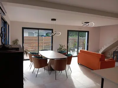 Coin salon dans l'établissement Maison neuve à 7km of Plage de Contis