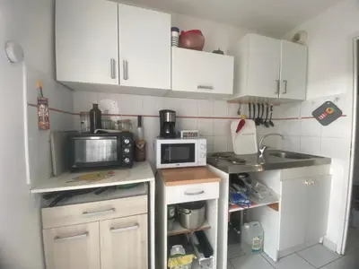 Cuisine ou kitchenette dans l'établissement Appartement Soustons quartier Mora draps et caution en supplément
