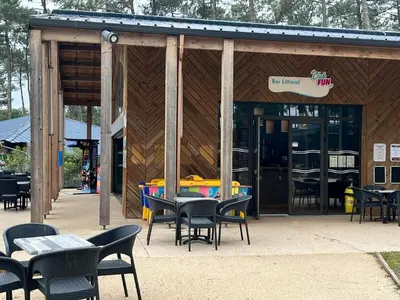 Restaurant ou autre lieu de restauration dans l'établissement MHT20 3 chambres et 2 sdb dans camping 4 étoiles