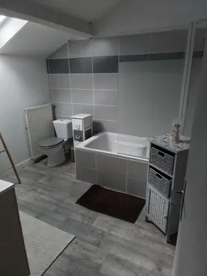 Salle de bains dans l'établissement La chambre de jeny