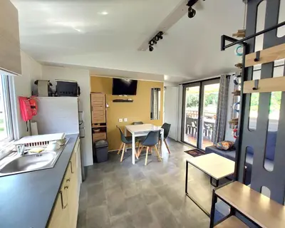 Cuisine ou kitchenette dans l'établissement La Plage 4 étoiles à MIMIZAN emplacement F65 2CH 2SDB 6 personnes