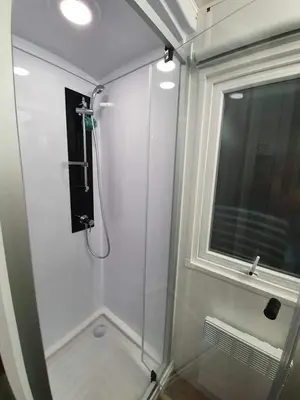 Salle de bains dans l'établissement La Réserve 4 étoiles à Gastes emplacement 594 3CH 1SDB 8 personnes