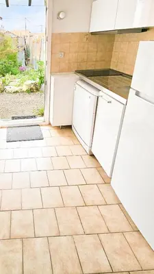 Cuisine ou kitchenette dans l'établissement Appartements Les Déferlantes Mimizan-plage