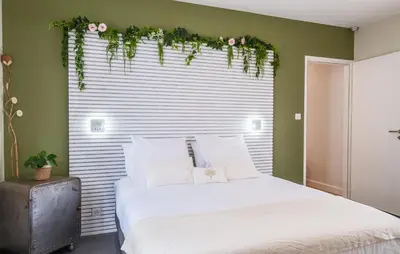 Un ou plusieurs lits dans un hébergement de l'établissement Superbe Maison Avec Piscine