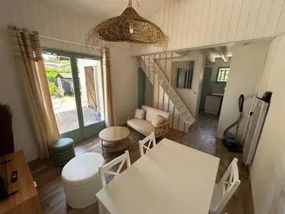Coin salon dans l'établissement Maisonnette 4-5 pers - proche lac & Océan