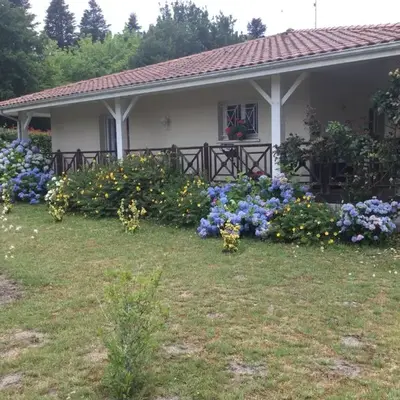 Villa avec grand jardin pour 6 personnes proche lac et océan
