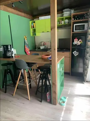 Cuisine ou kitchenette dans l'établissement Chalet cozy dans Village au cœur des pins, parking gratuit