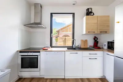 Cuisine ou kitchenette dans l'établissement Maison vacances à Labenne