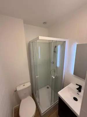 Salle de bains dans l'établissement Studio rénové au calme - 231