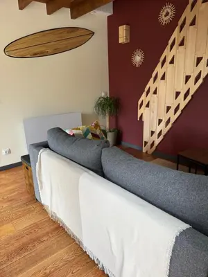 Coin salon dans l'établissement La Piôle du Lac