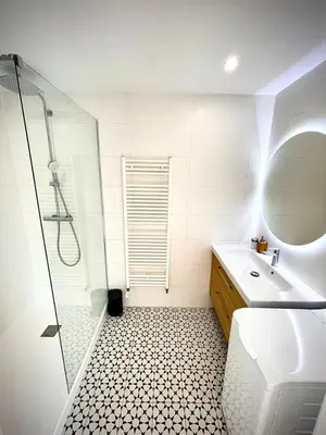 Salle de bains dans l'établissement Joli studio, bassin d'Arcachon, parking privé, balcon