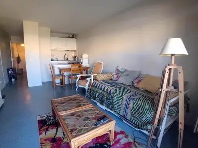 Cuisine ou kitchenette dans l'établissement Seignosse Penon - Studio avec alcôve proche plage - FR-1-239-1144