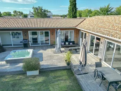 Jardin de l'établissement Contemporary House Near Landes Beaches