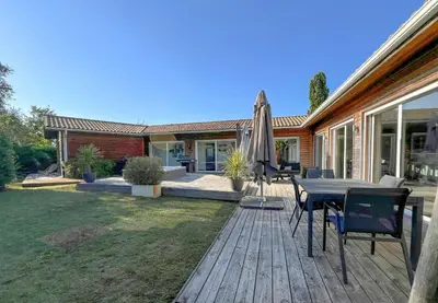 Jardin de l'établissement Contemporary House Near Landes Beaches