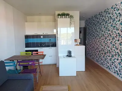 Cuisine ou kitchenette dans l'établissement Seignosse Penon - Studio avec alcôve - plages et commerces à pied -Place de parking - FR-1-239-1147