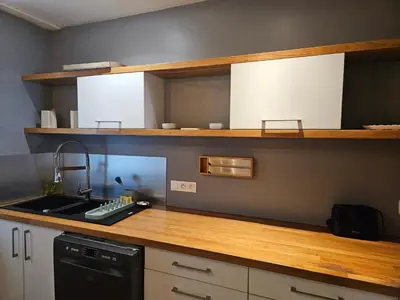 Cuisine ou kitchenette dans l'établissement Appartement authentique et chaleureux au cœur de Salies-de-Béarn, dans le quartier historique avec commerces et restaurants au pied, à deux pas des thermes