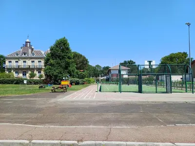 Tennis ou squash au sein de l'appartement ou à proximité